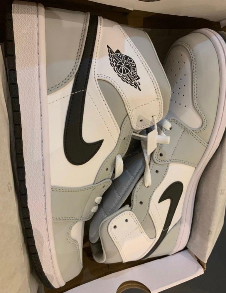 Air Jordan 1 Mid 'Grey Fog'