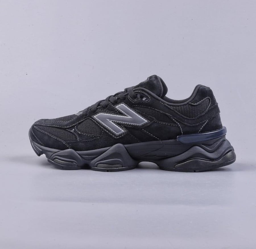 9060 'TRIPLE BLACK'