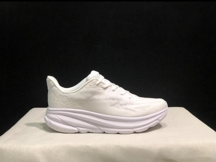 HOKA ONE CLIFTON 9