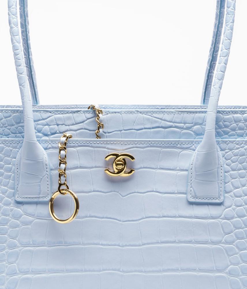 Crocodile Embossed Calfskin & Gold-Tone Metal  أزرق فاتح