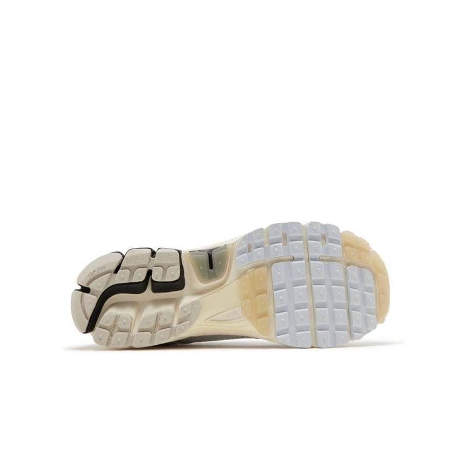 AIR ZOOM VOMERO 5 'SUPERSONIC'