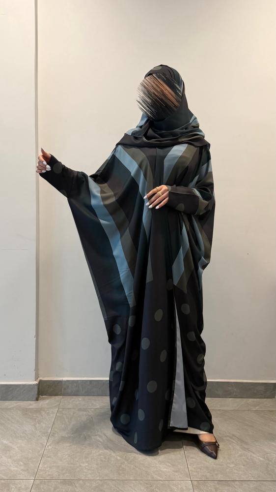عباية نسائية ملونة