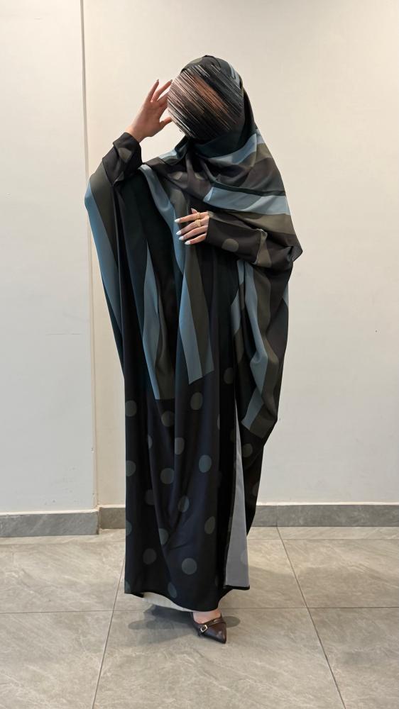 عباية نسائية ملونة