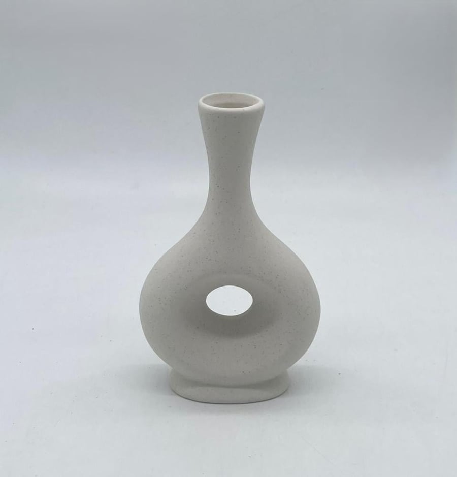 Elegant ceramic vase suitable for different decors