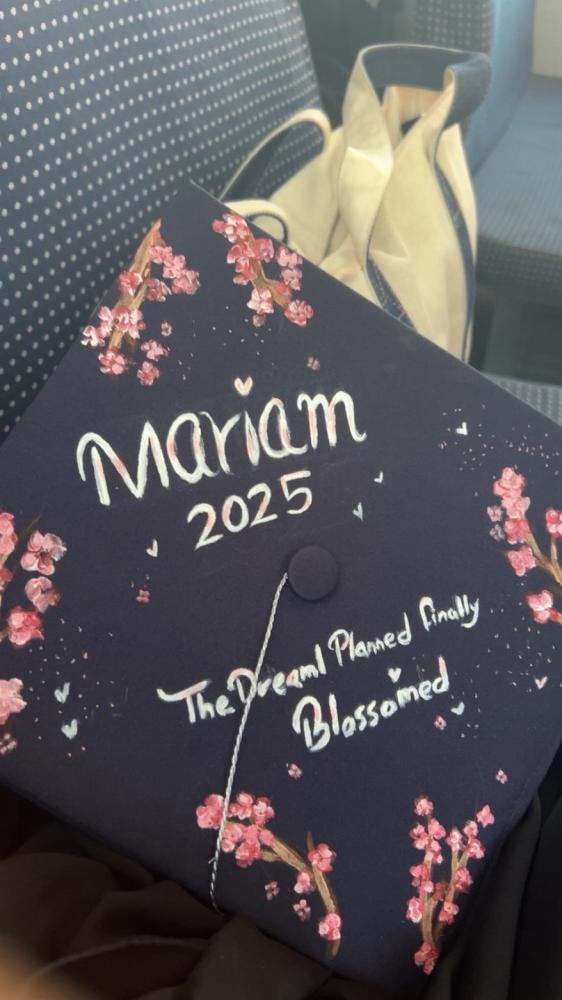 Custom execution of the design on the graduation cap