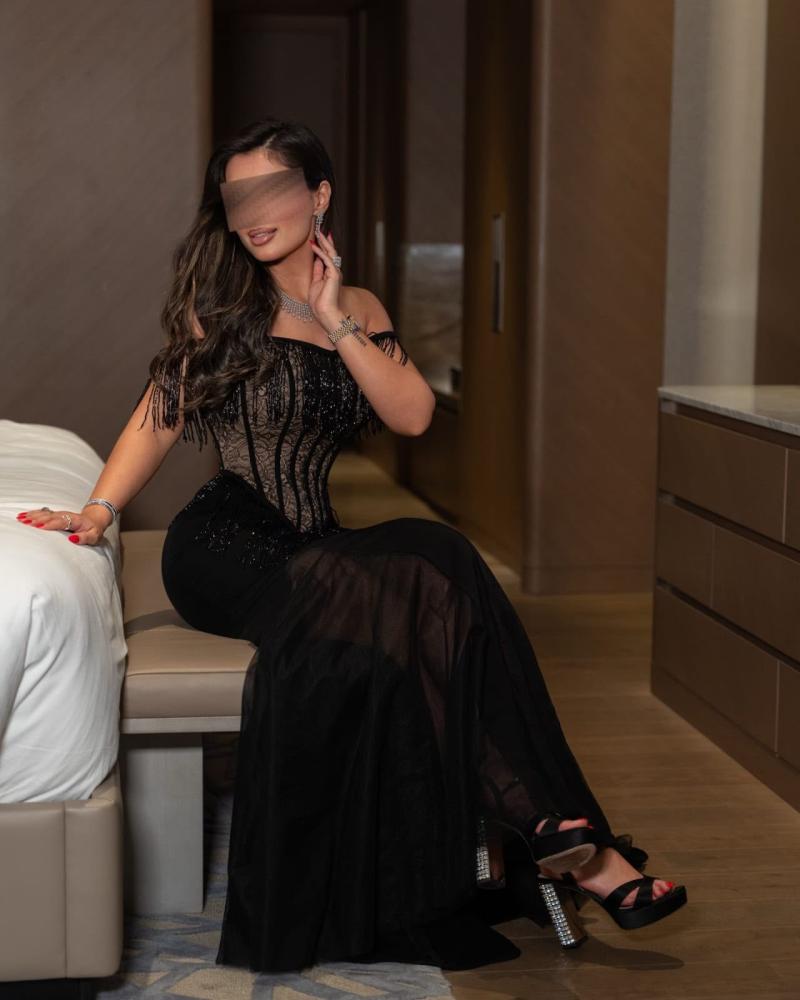 فستان أسود أنيق