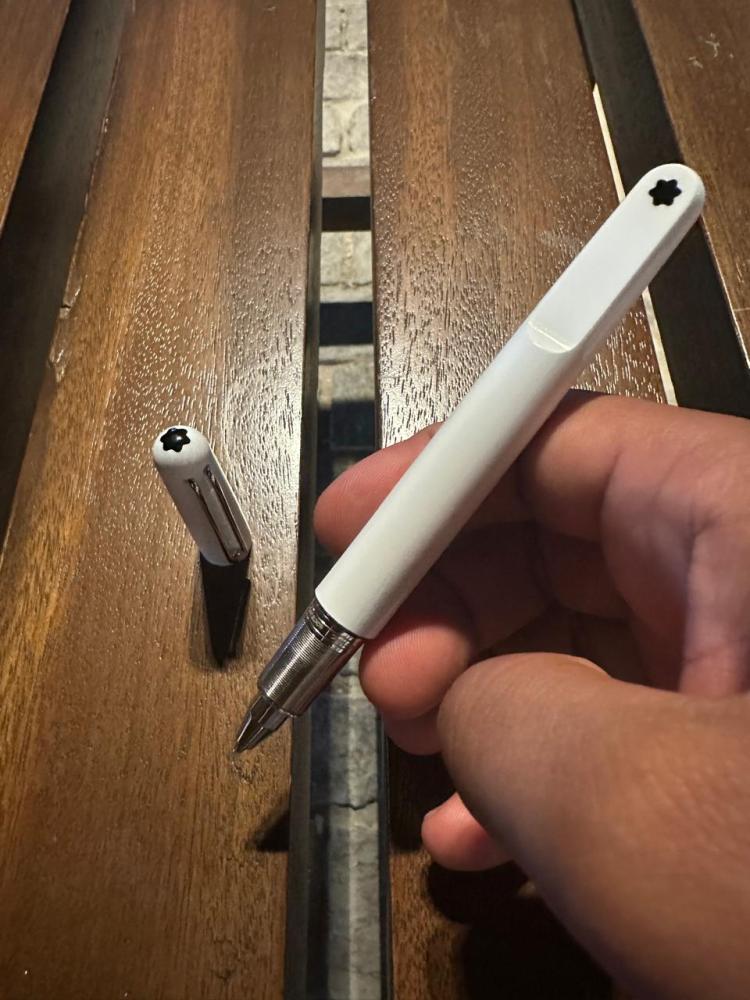 Montblanc classic white pen - OneR Store