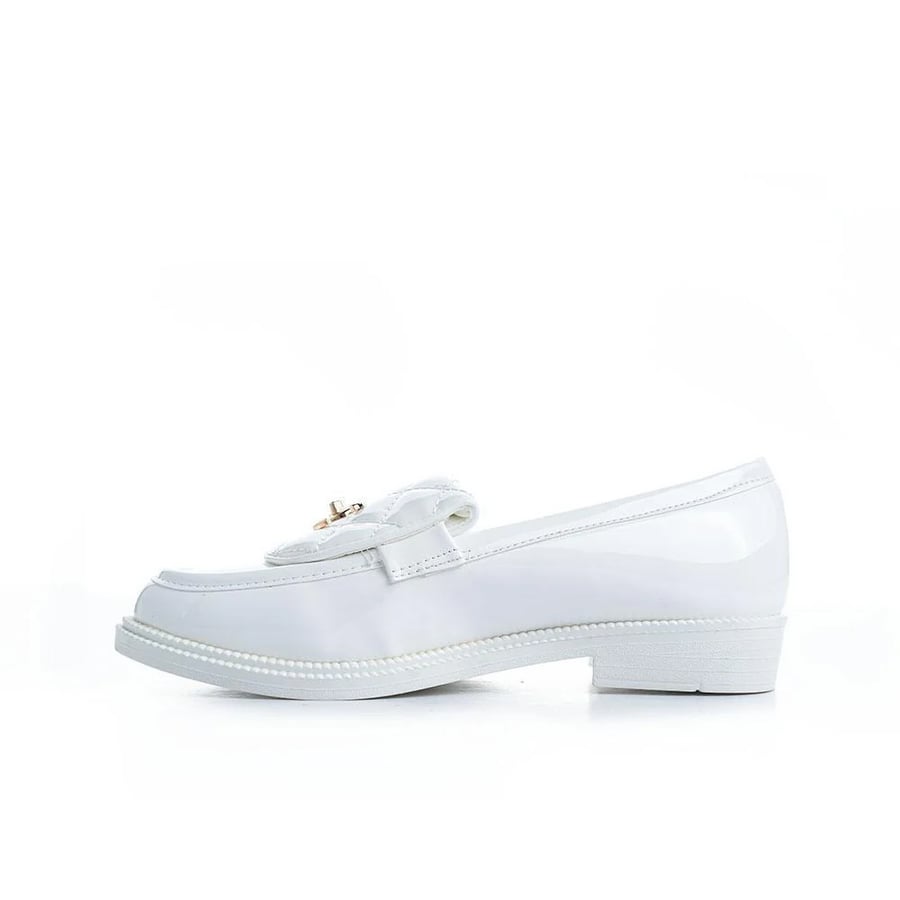 اكتشفي الأناقة المريحة مع هذا الحذاء النسائي اللوفر الفاخر(Chanel)