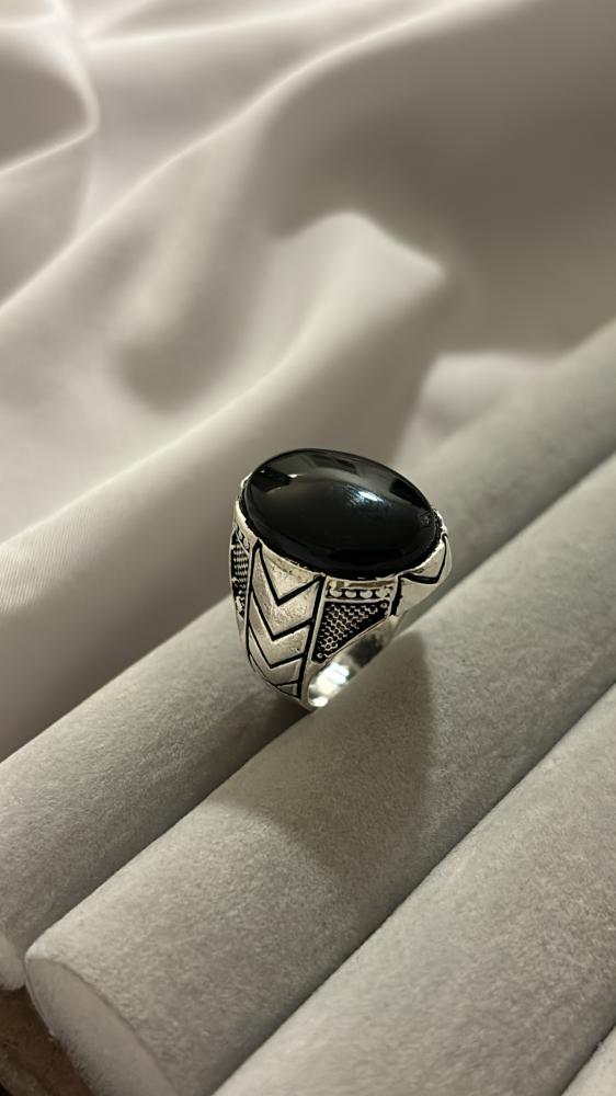 Black Yemeni agate ring