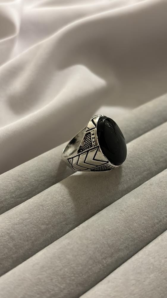 Black Yemeni agate ring