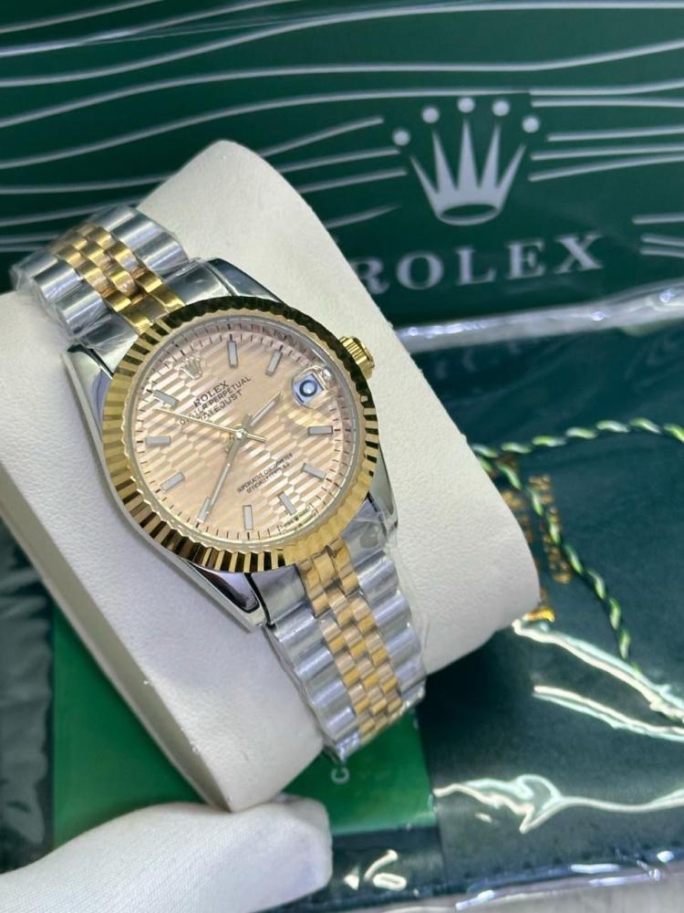 ساعة Rolex فاخرة