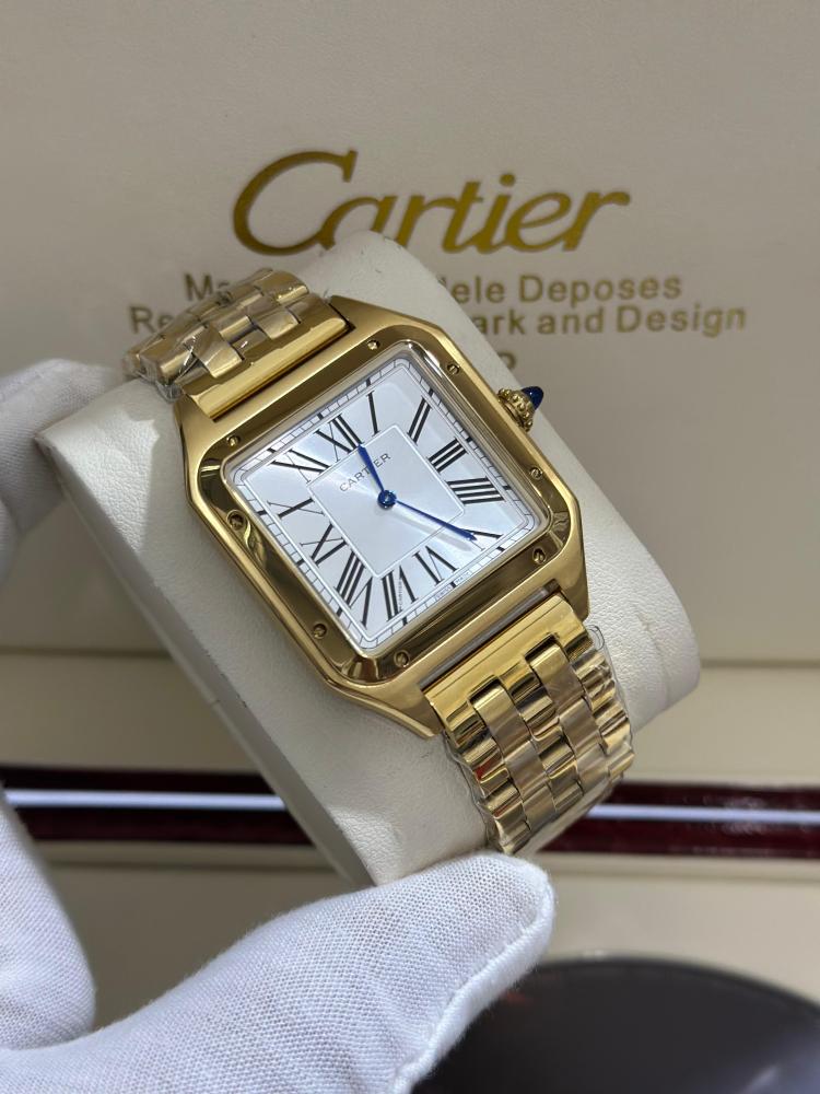 ساعة  Cartier فاخرة