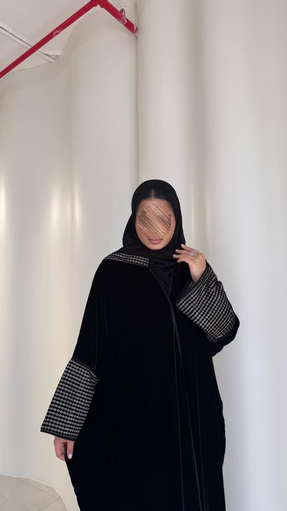 عبايات شتوية مخمل