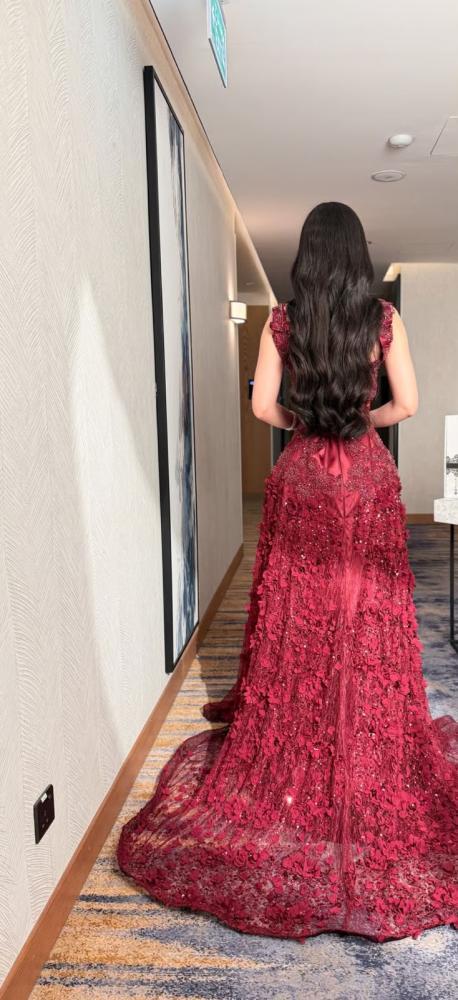 فستان سهرة عنابي فاخر بتصميم  كورسيه وتطريز ورود