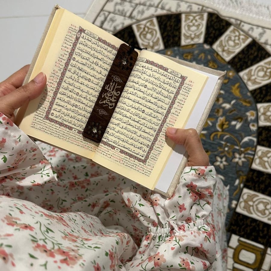 مصحف مخمل بيج كفي