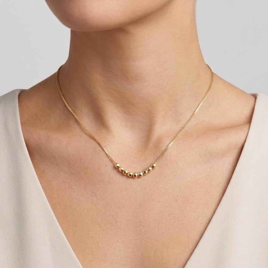 Luxurious gold necklace