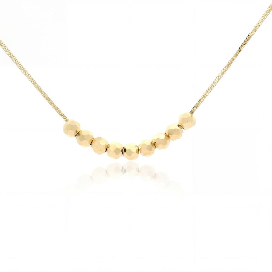 Luxurious gold necklace