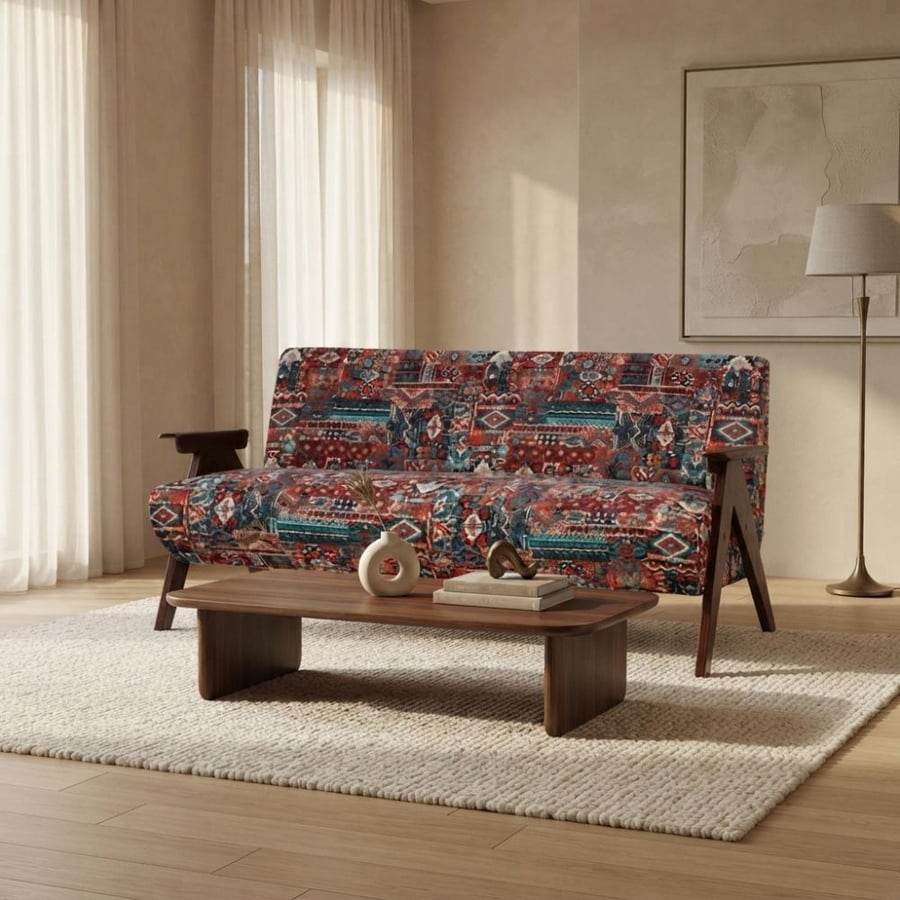 كنبة بتصميم تراثي بنقوش هندسية حمراء