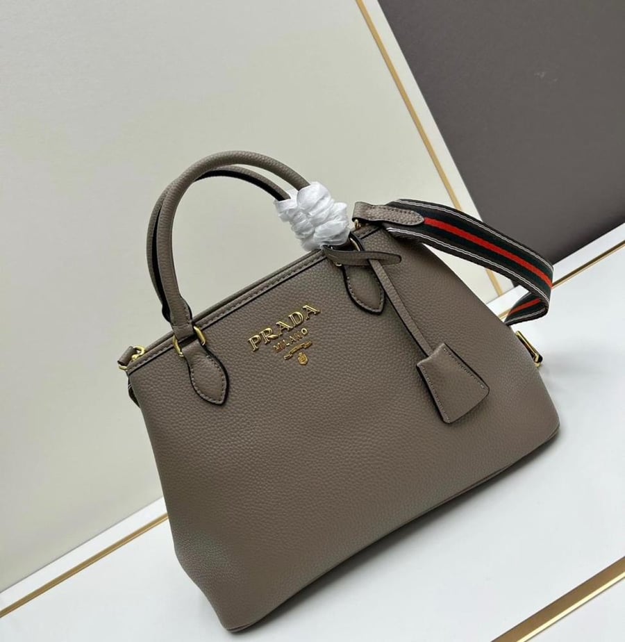 شنطة برادا  15.5*20*30