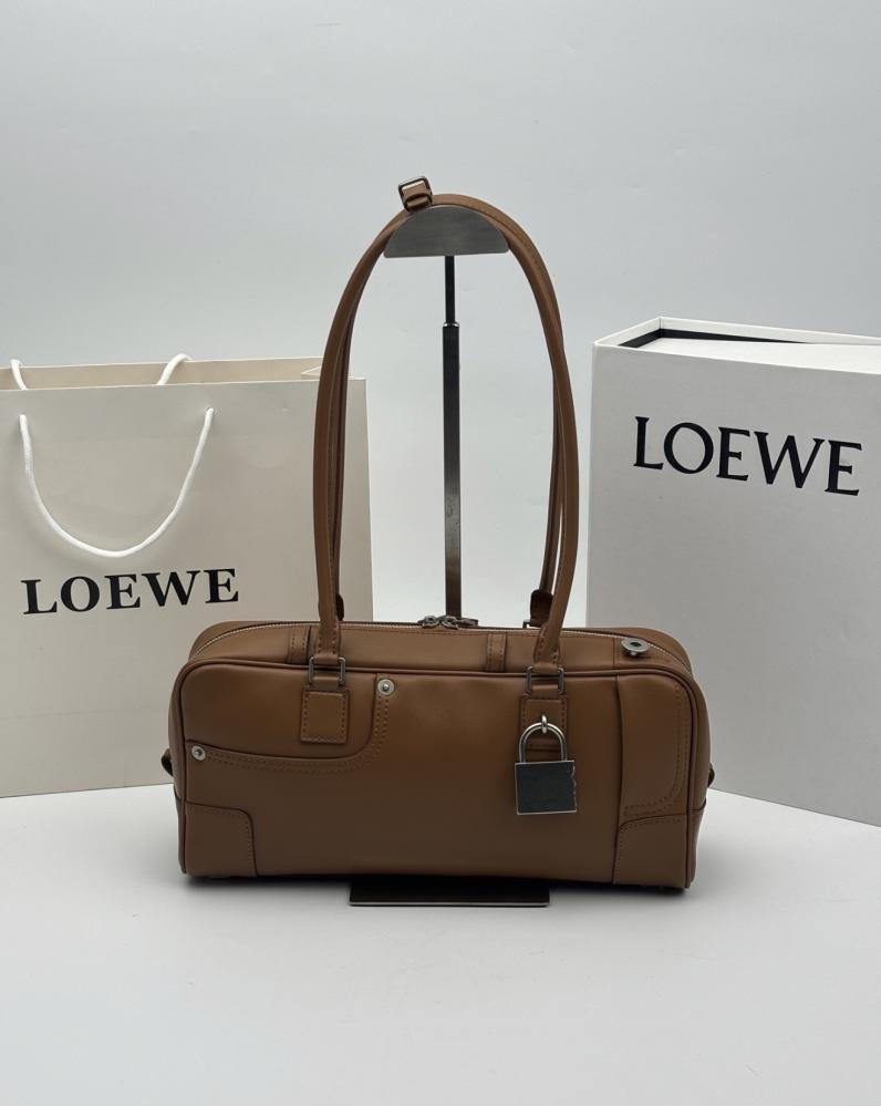 شنطة loewe