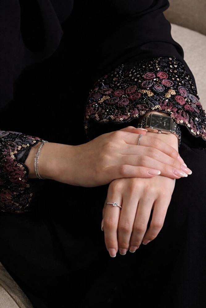 عباية مطرزه