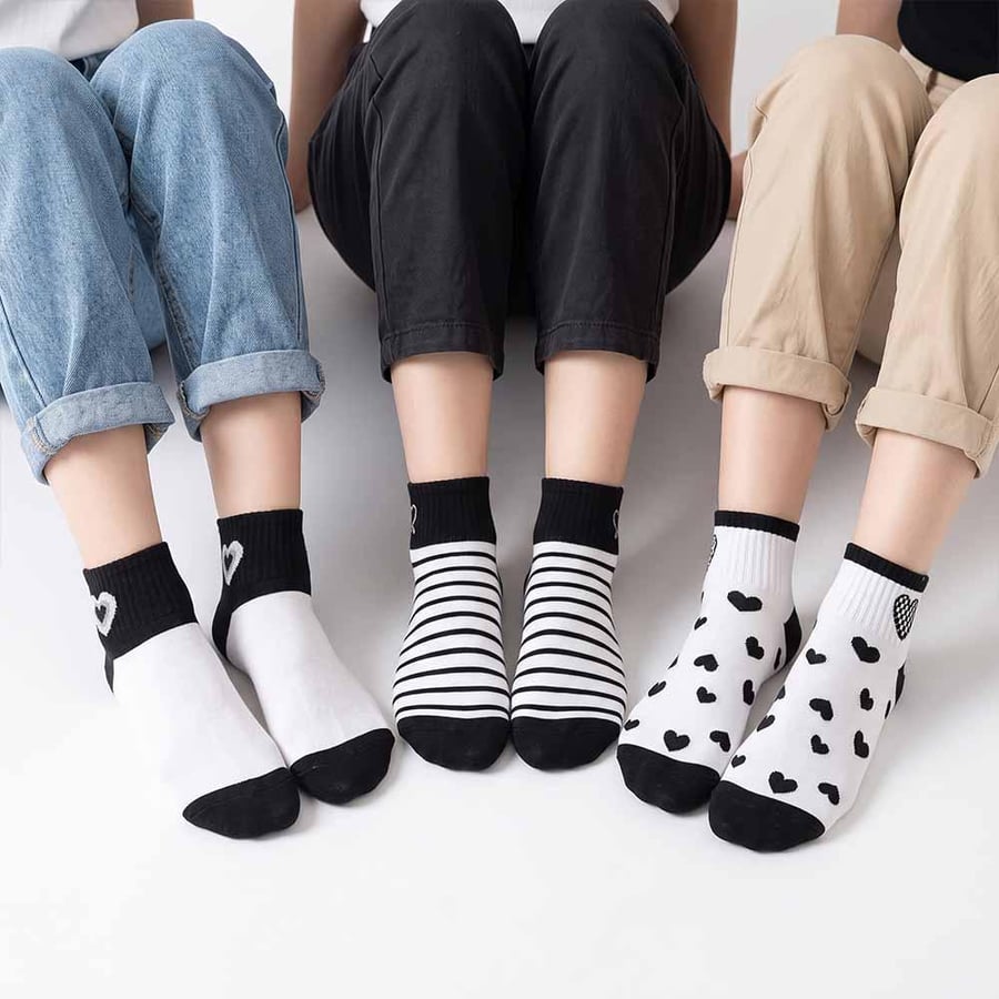 A comfortable three-piece girls' sock set