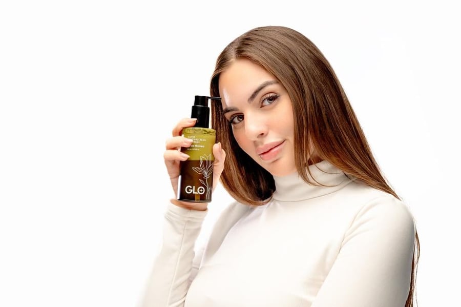 غسول جسم مرطب بطبقتين كريميتين من GLO