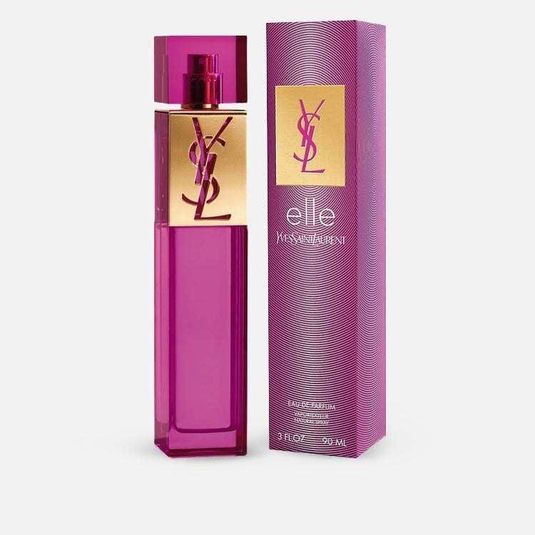 عطر نسائي فاخر يجمع بين النفحات الزهرية الناعمة والأخشاب الدافئة برائح