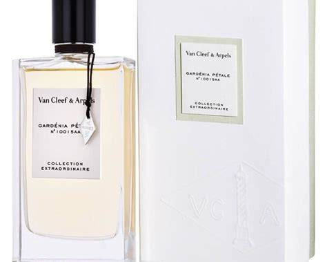 عطر زهري أبيض ناعم وفاخر
