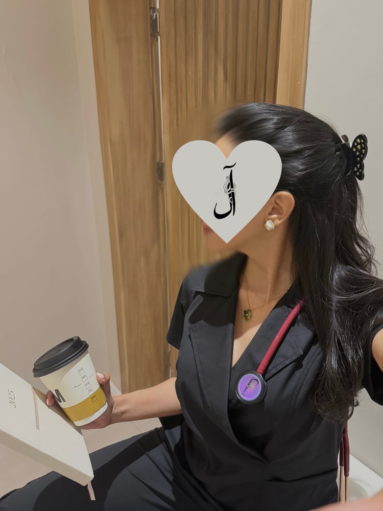 بنطال سكراب طبي نسائي | تصميم بليزر رسمي – أسود (black )