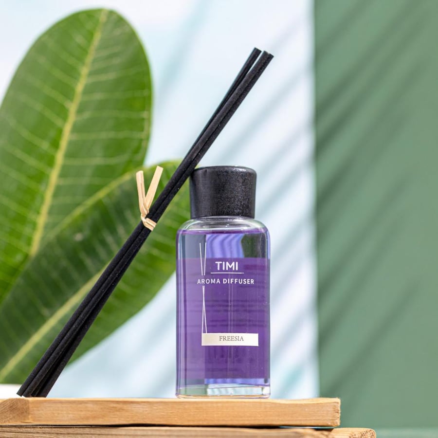 فواحة عطر بالأعواد في حامل زجاجي برائحة الكمثري الإنجليزي