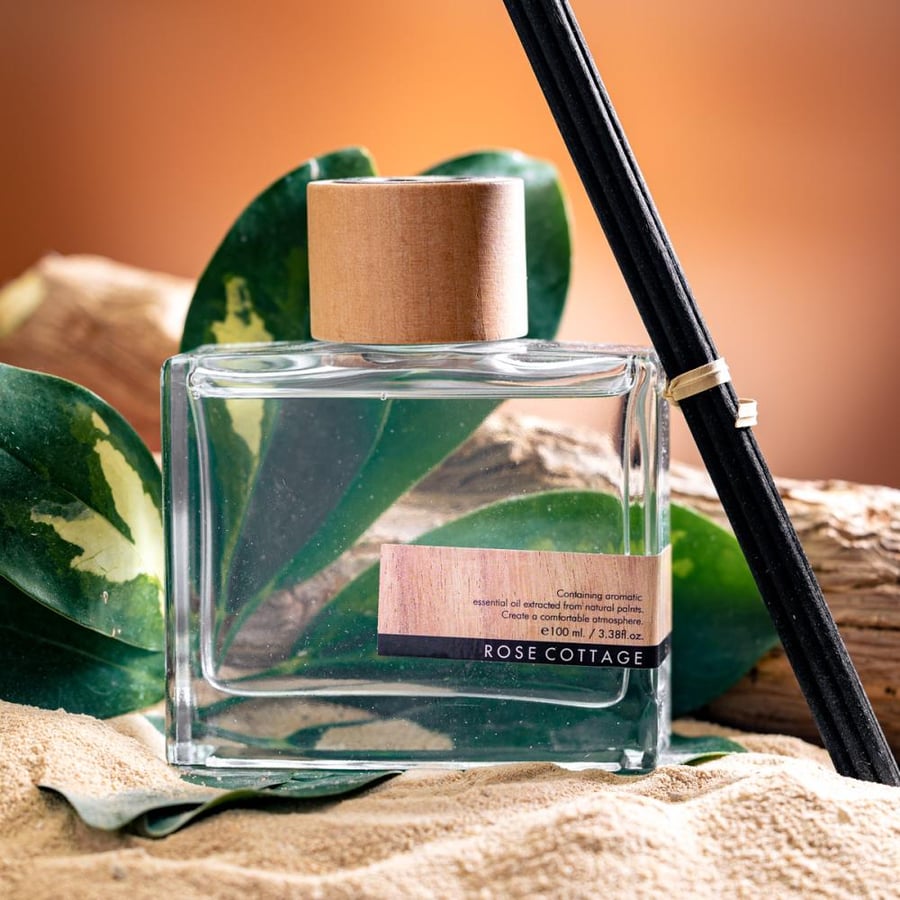 فواحة عطر بالأعواد في حامل زجاجي برائحة الفواكه المشكلة عدد القطع 2