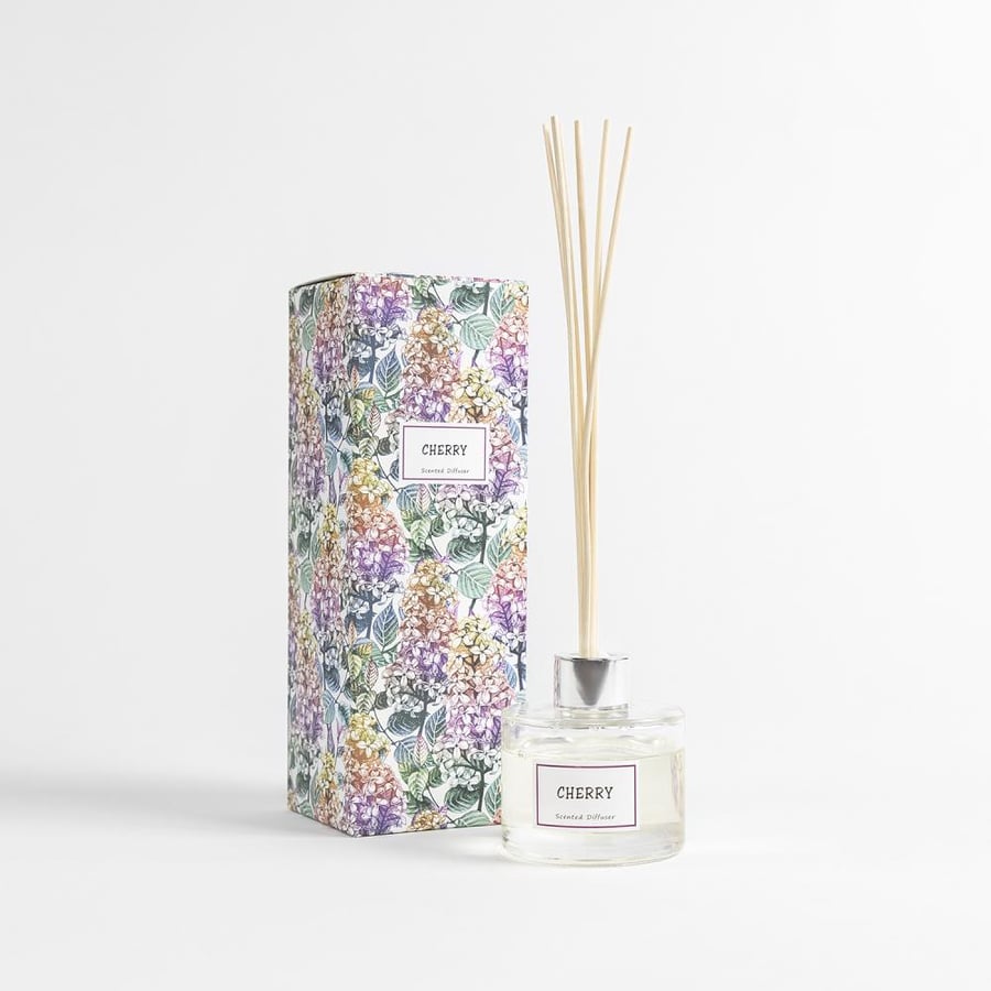 فواحة عطر بالأعواد برائحة الكرز في حامل زجاجي