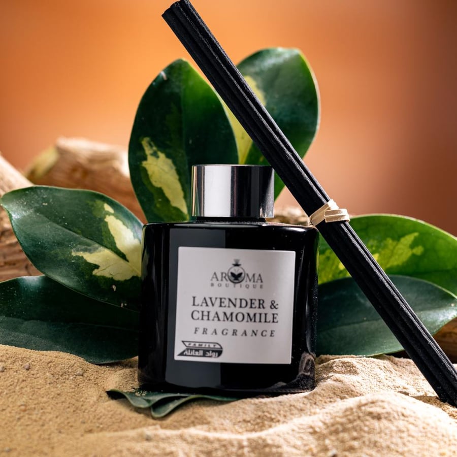 فواحة عطر بالأعواد في حامل زجاجي برائحة اللافندر و البابونج عدد القطع 2