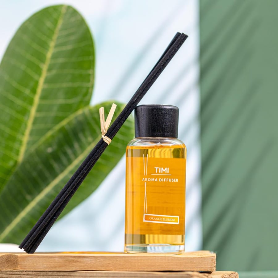 فواحة عطر بالأعواد في حامل زجاجي برائحة البرتقال و الياسمين