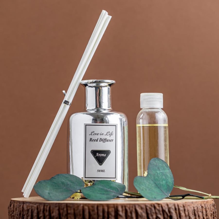 فواحة عطر بالأعواد في حامل زجاجي برائحة الياسمين عدد القطع 3