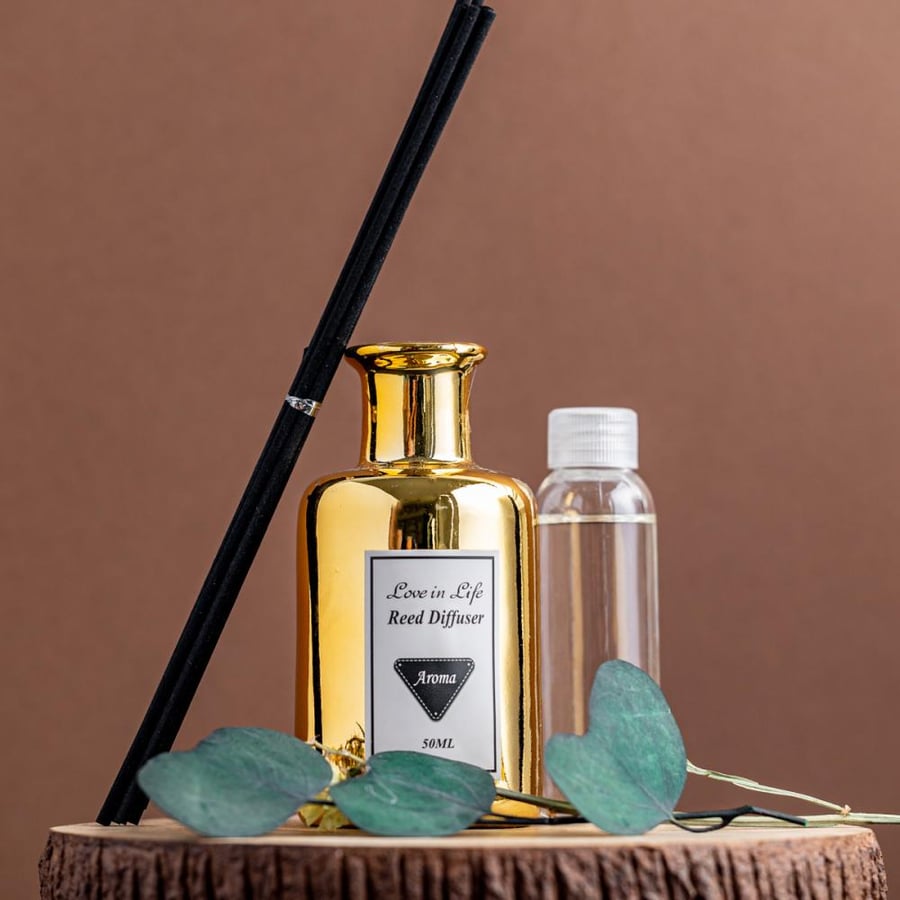 فواحة عطر بالأعواد في حامل زجاجي برائحة الورود عدد القطع 3