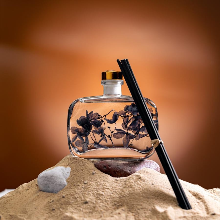 فواحة عطر بالأعواد في حامل زجاجي برائحة المسك و البرغموت عدد القطع 2