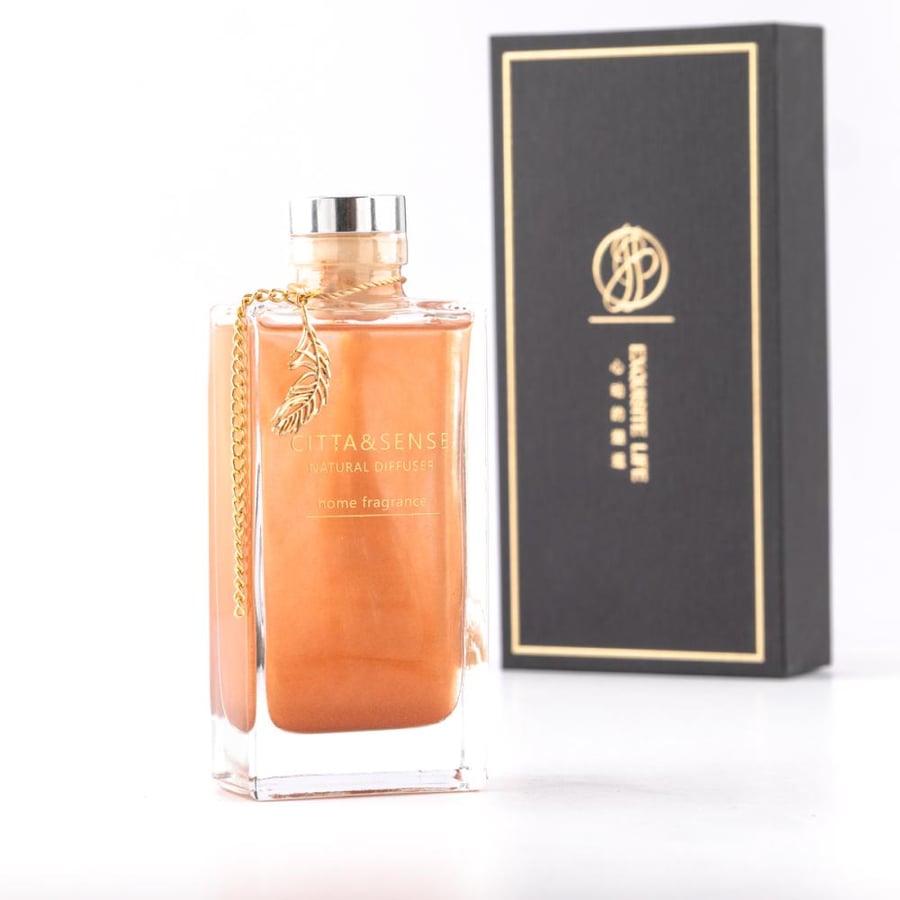 فواحة عطر بالأعواد في حامل زجاجي برائحة الكمثري و الورود و المسك القطع 2