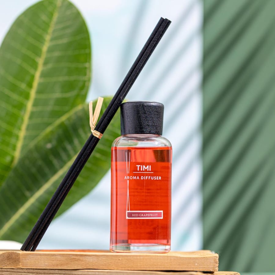 فواحة عطر بالأعواد في حامل زجاجي برائحة الجريب فروت الأحمر