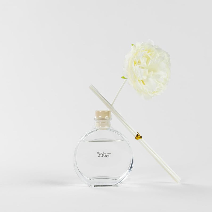 فواحة عطر بالاعواد في حامل زجاجي برائحة الياسمين