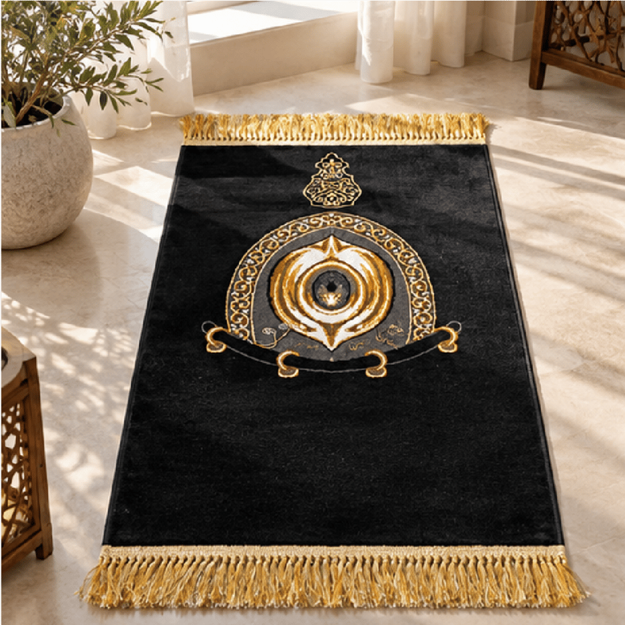 سجادة صلاة بتصميم و نقوش إسلامية لون إسود و ذهبي مقاس  118 × 70 سم