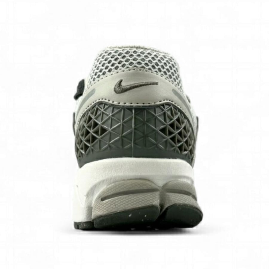 Nike Air Zoom Vomero 5