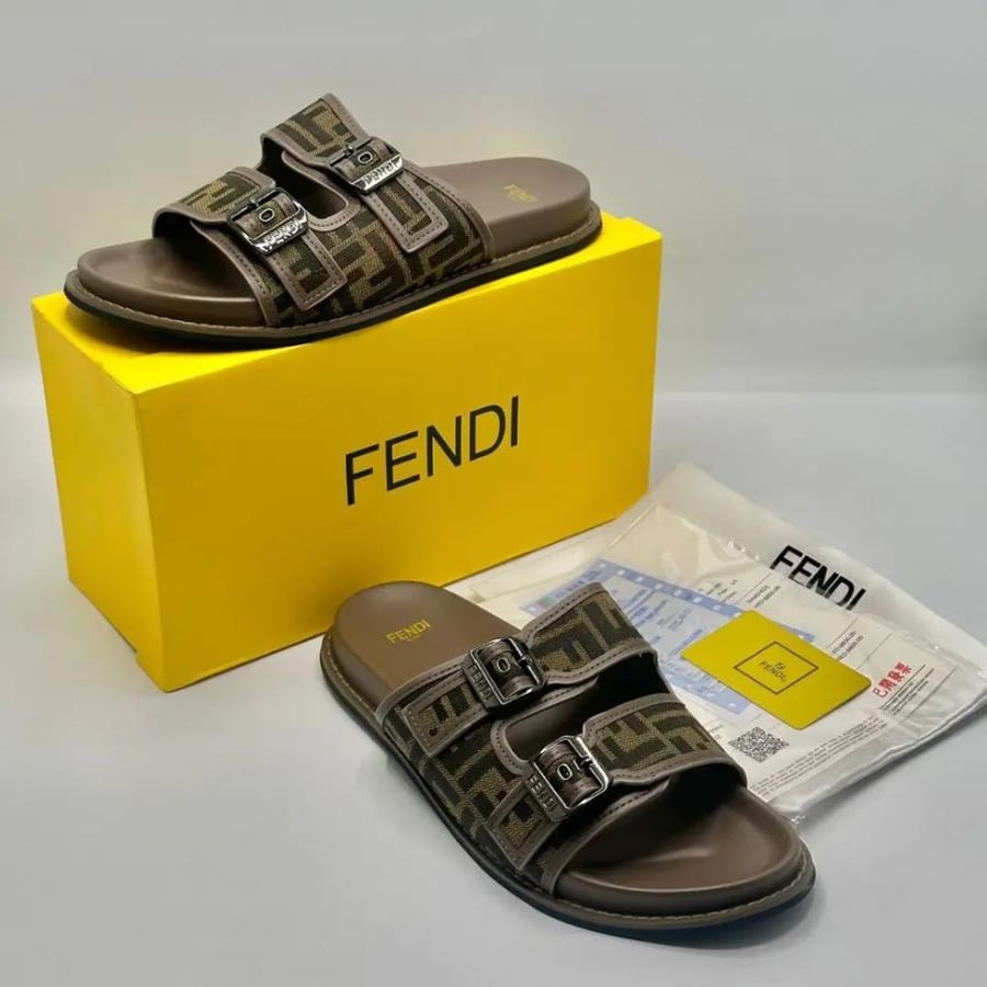 صندل FENDI زيتي