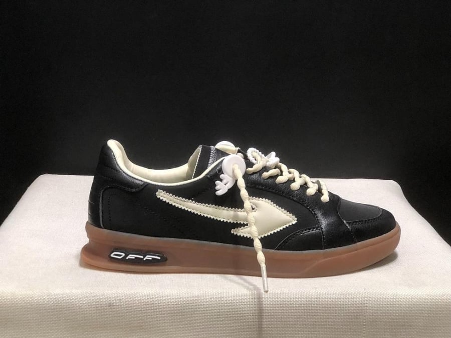 Off-White End Of Play Black / White