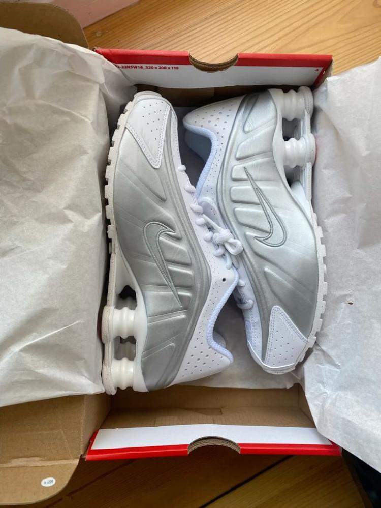 Nike Shox R4