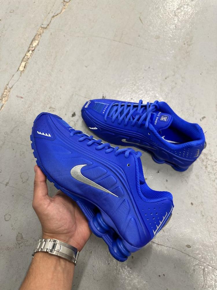 Nike Shox R4