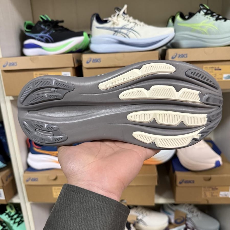 جل نيمبوس الرمادي خط Gel-Nimbus 28