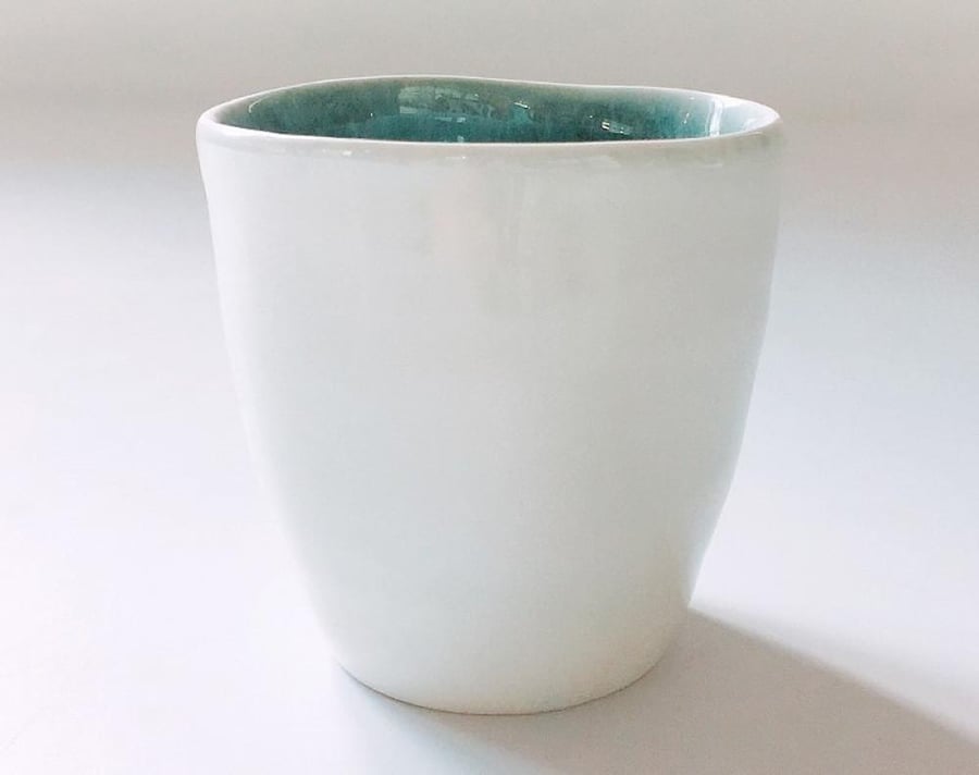 كوب مطر 240ml | ابيض من الداخل سماوي