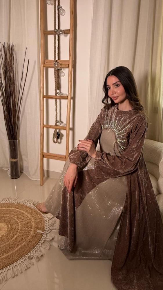جلابيه شك قطعتين بني (فري سايز الي L )